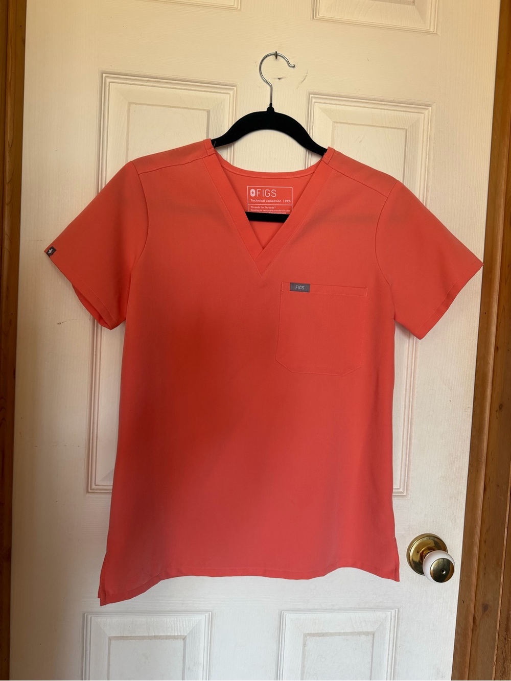 FIGS Coral catarina 1 pocket Scrub Top - Women's Short Sleeve